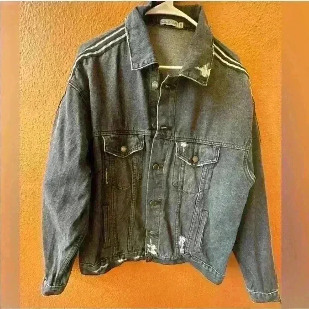 Carmar Men's Distressed Gray/ Black Jean Jacket
With Zippers Size Small EUC! - Picture 10 of 12